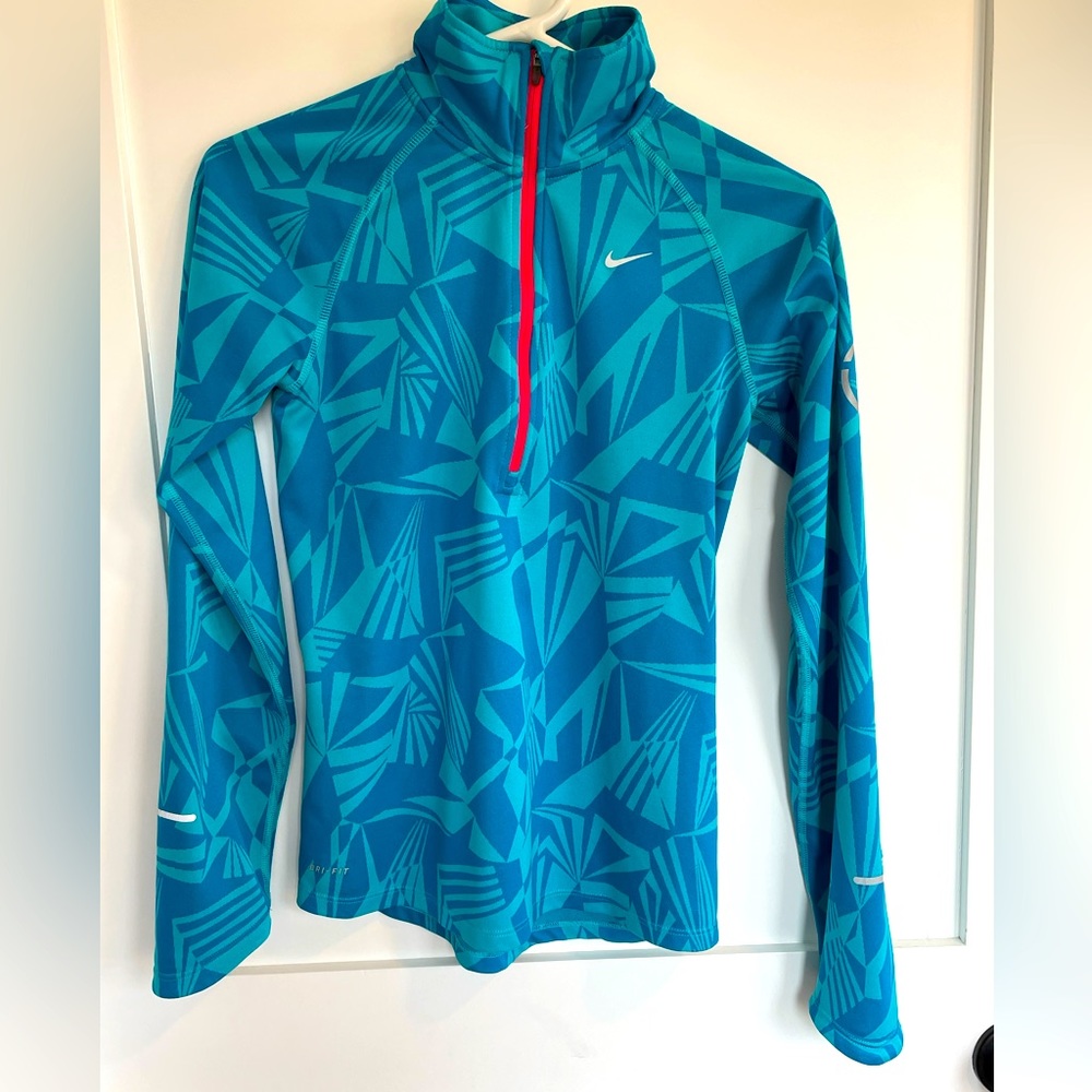 Woman’s Nike dry fit running long sleeve, half zip shirt. Size S